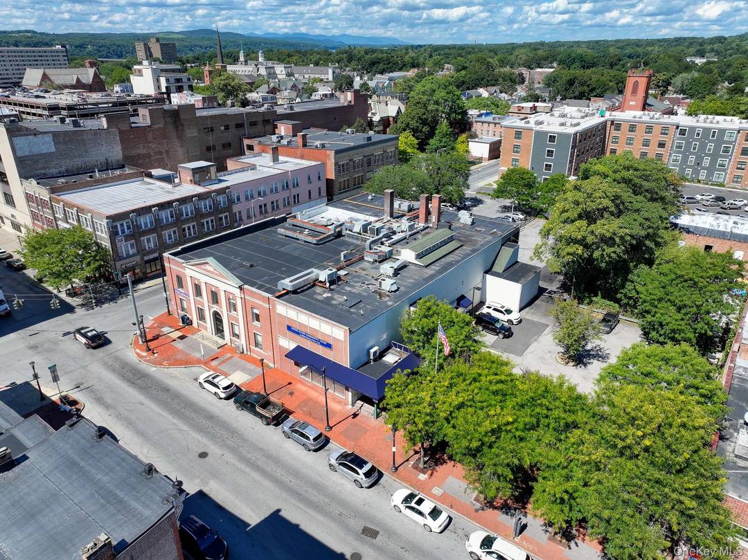 347 Main Street, Poughkeepsie is a multi tenant retail office asset on 1.