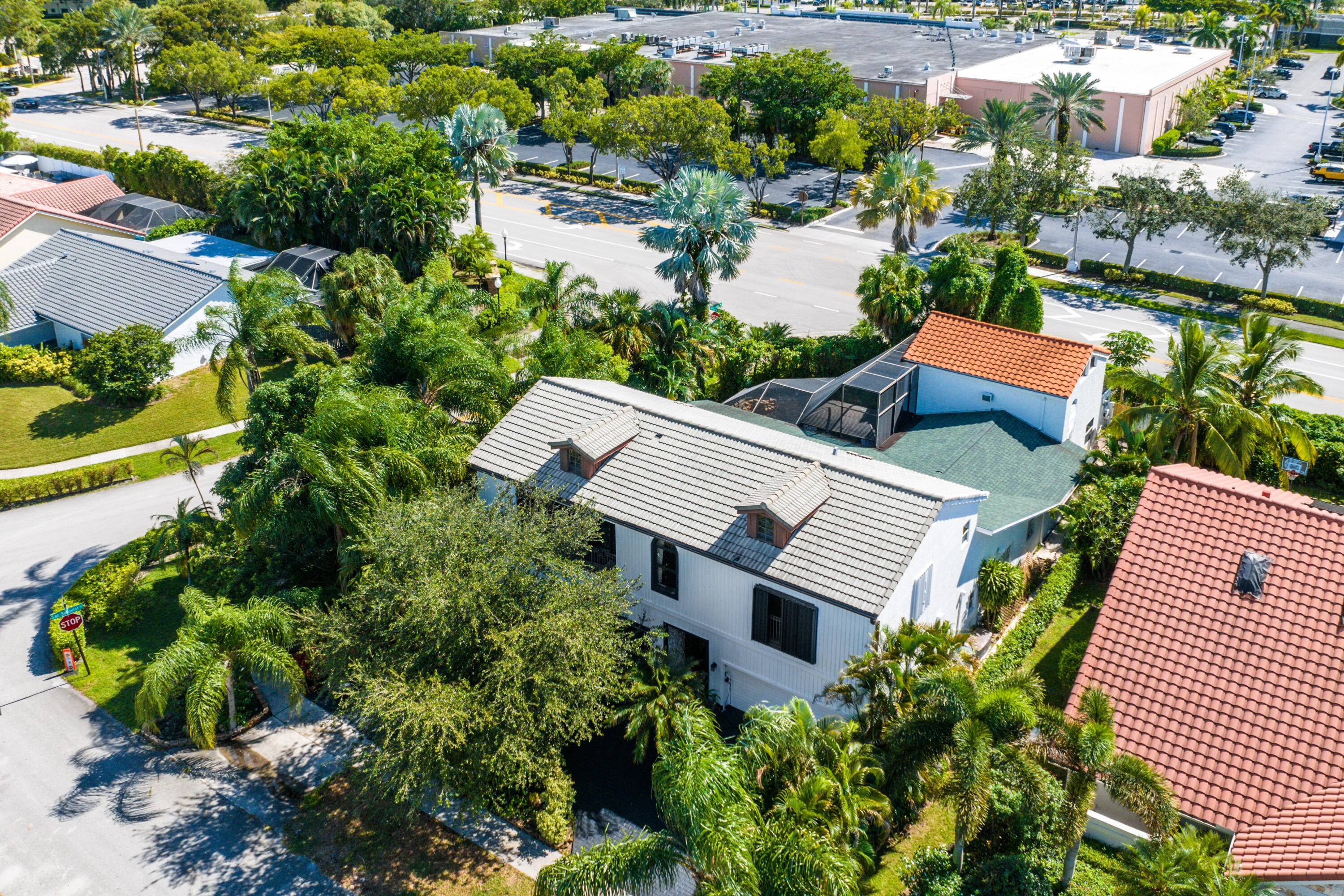 This 6 BR, 5. 1 BA, 2 car garage house is perfectly located 5 min to Town Center Mall, I95 within walking distance to restaurants.