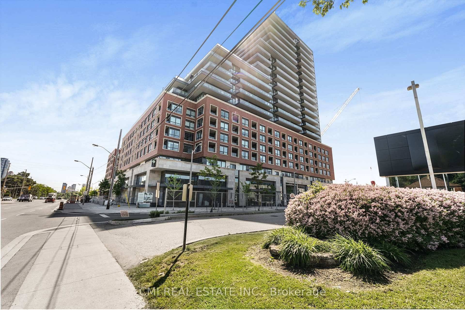 HUGE PATIO TERRACE ! ! Welcome to Upper East Residences elegantly designed conveniently located in the heart of East York featuring top of the line amenities amp ; low maintenance ...