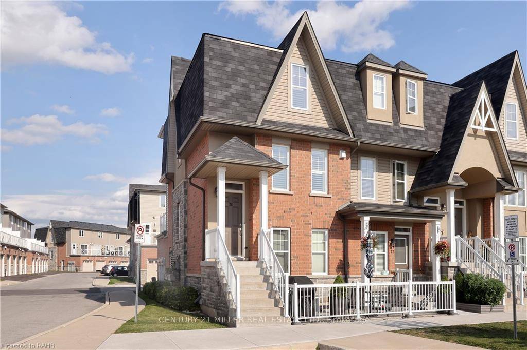 Semi Like End Unit Townhouse With Tons Of Natural Light amp ; Upgrade, Open Concept Kitchen With A Full Panty Overlook Bright Great Room And Walk Out To Spacious Terrace.