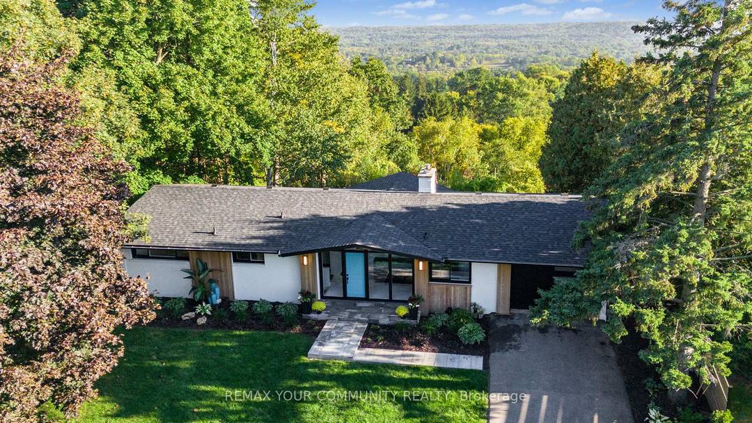 RARE ONE ACRE ESCARPMENT ESTATE ON A DRAMATIC CLIFF LEDGE IN THE HEART OF DUNDAS.