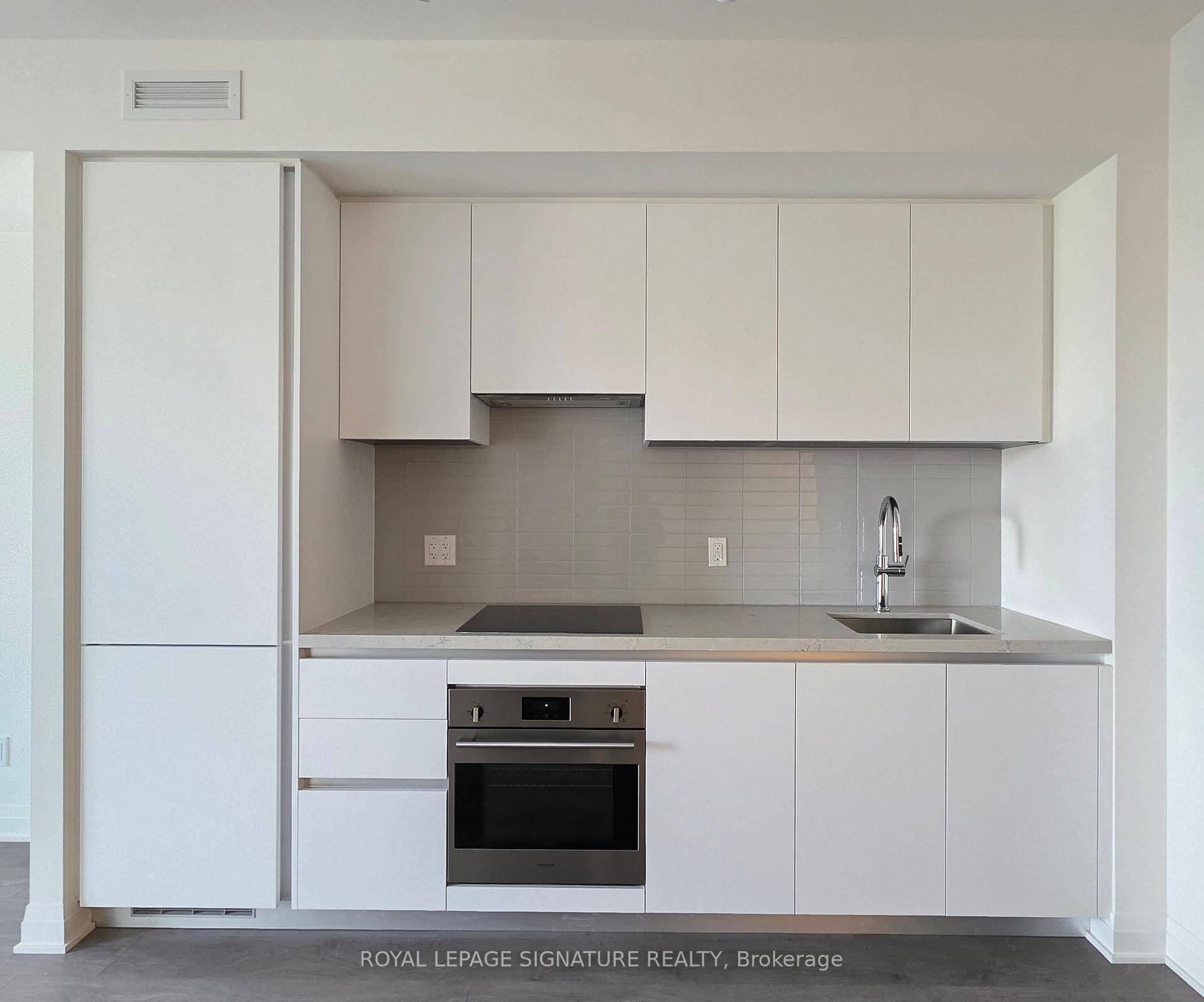 Welcome to Exchange District Condos 1 a luxurious and modern residence perfectly situated in the heart of downtown Mississauga !