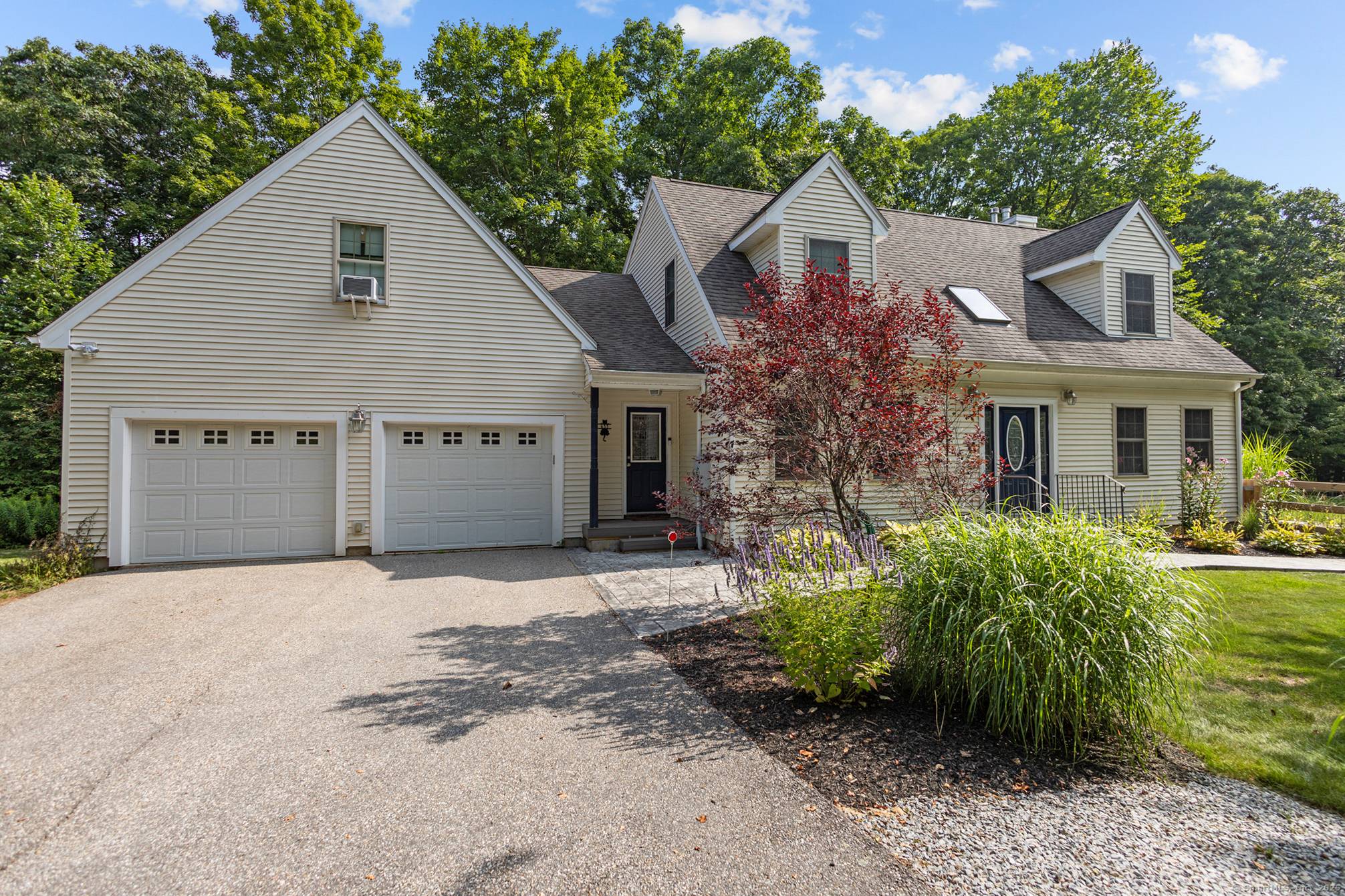 Stunning Thompson Colonial with Exceptional Features !
