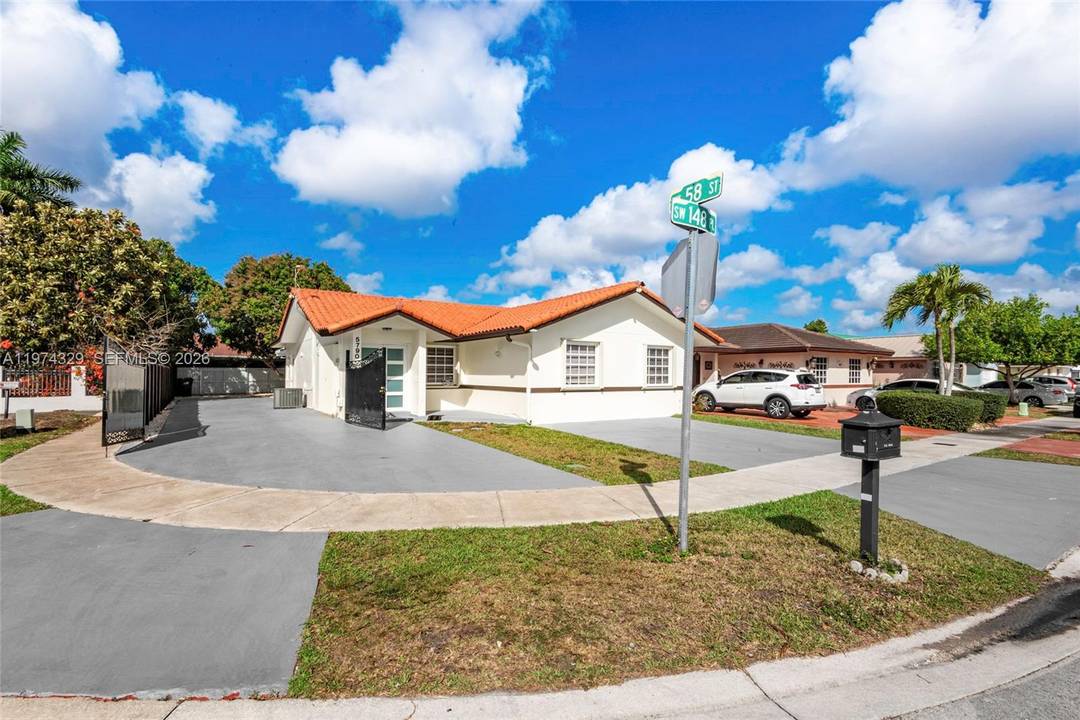 Reduced ! Seller motivated offering closing credits.