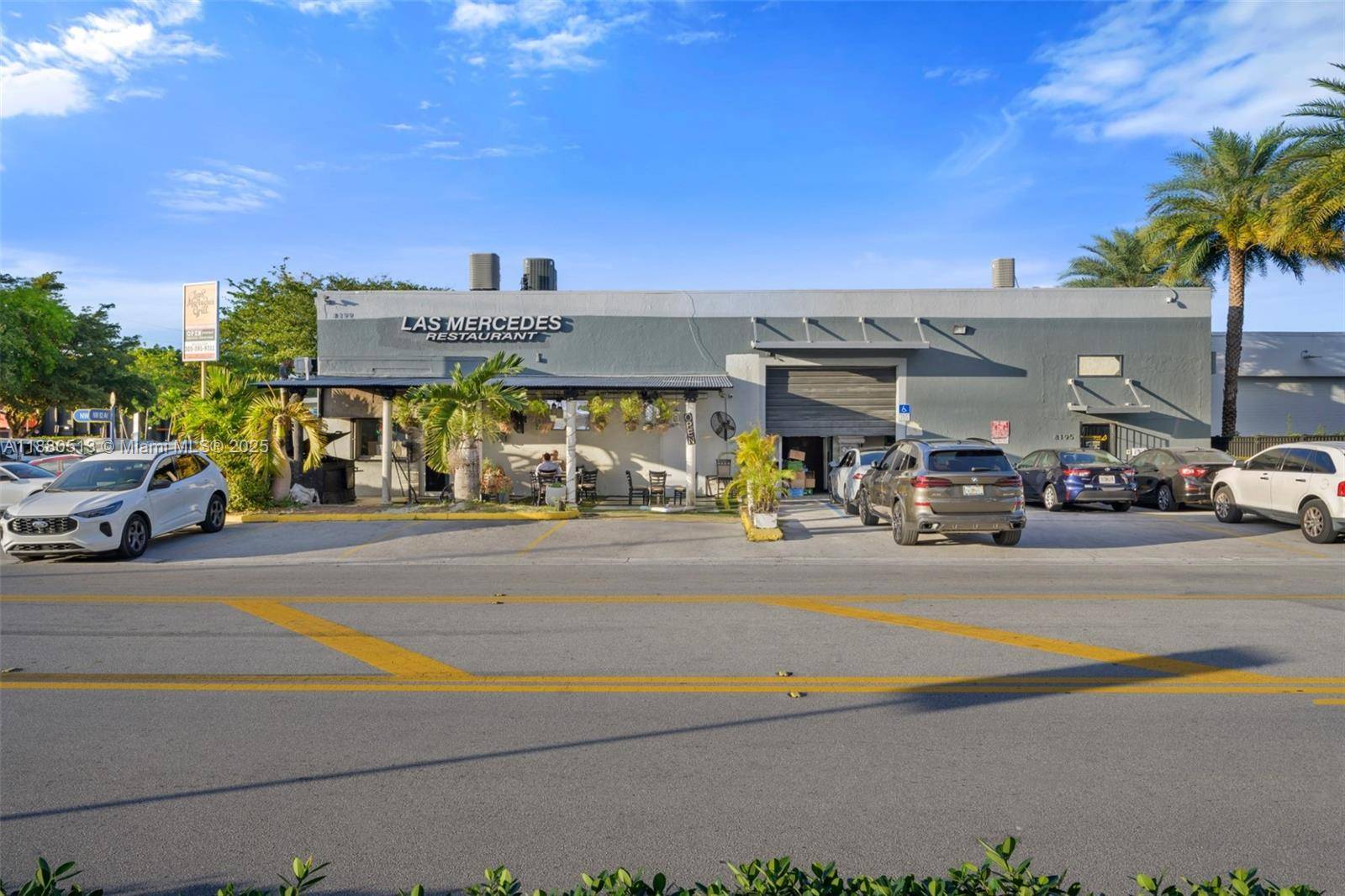 ICONIC RESTAURANT FOR SALE LAS MERCEDES PRIME DORAL LOCATION !