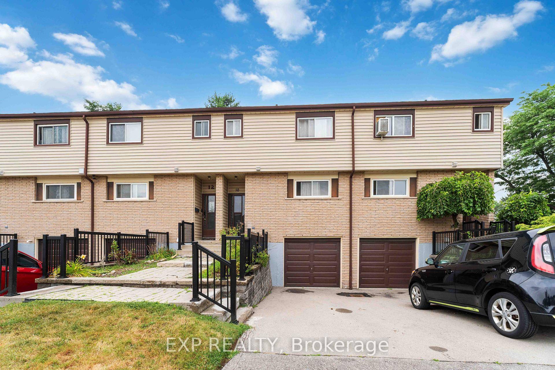 Welcome to this beautifully maintained 3 bedroom, 1.