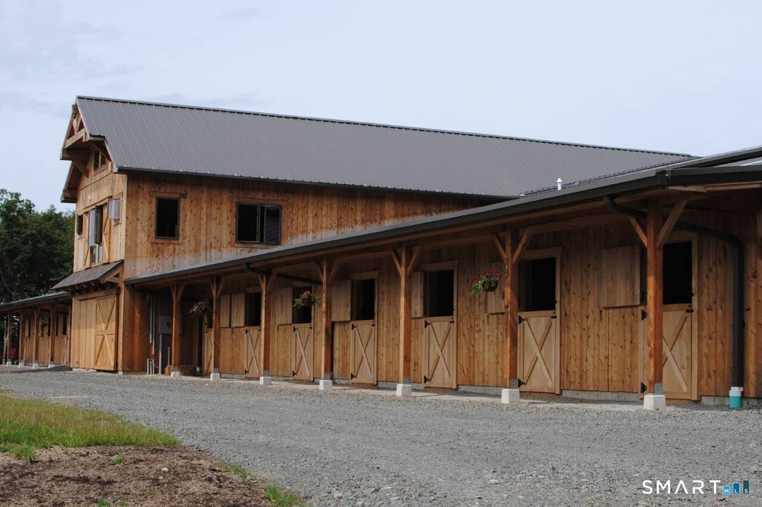 Exceptional equestrian opportunity !