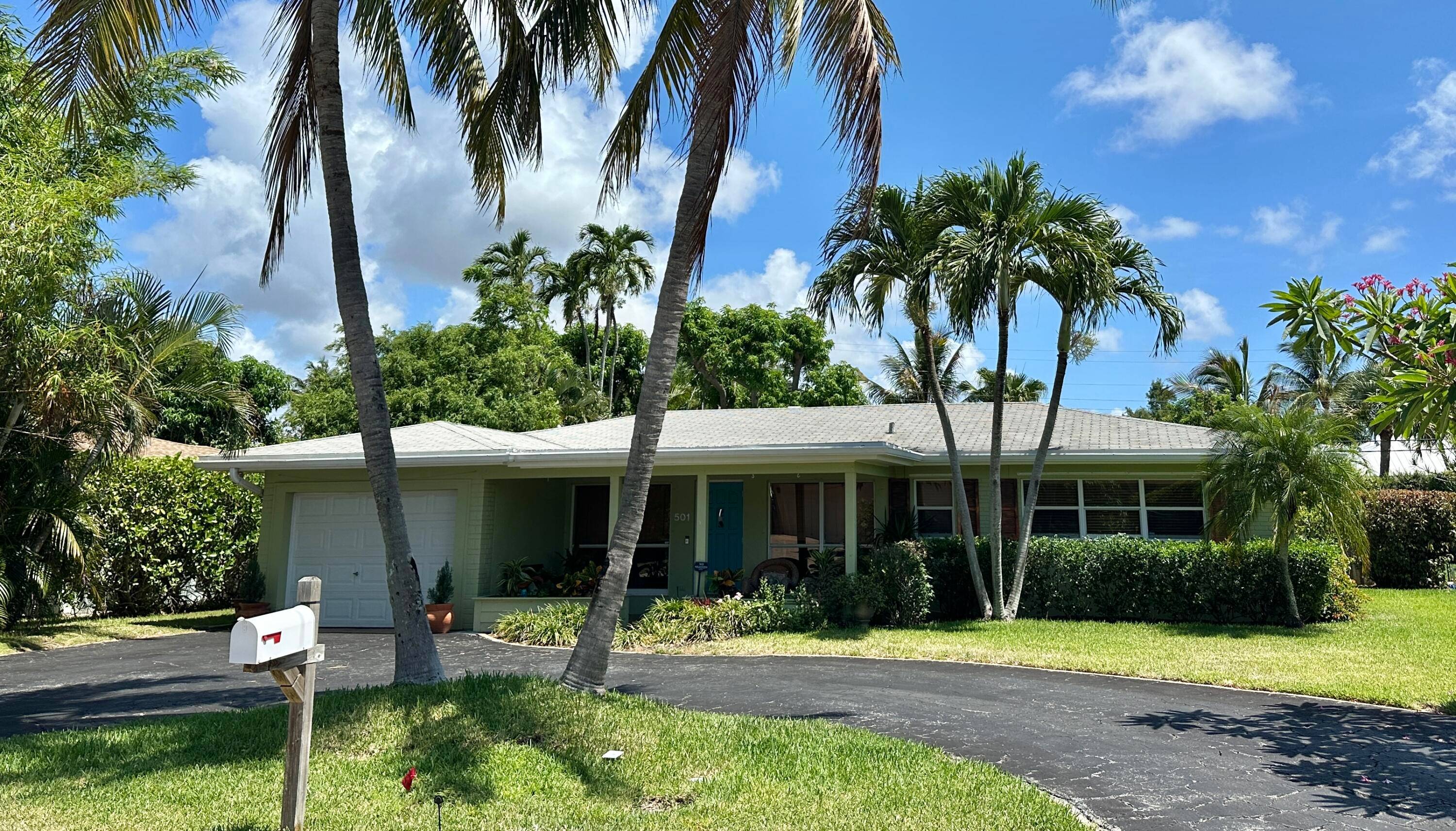 Development Remodeling opportunity in Lake Ida !