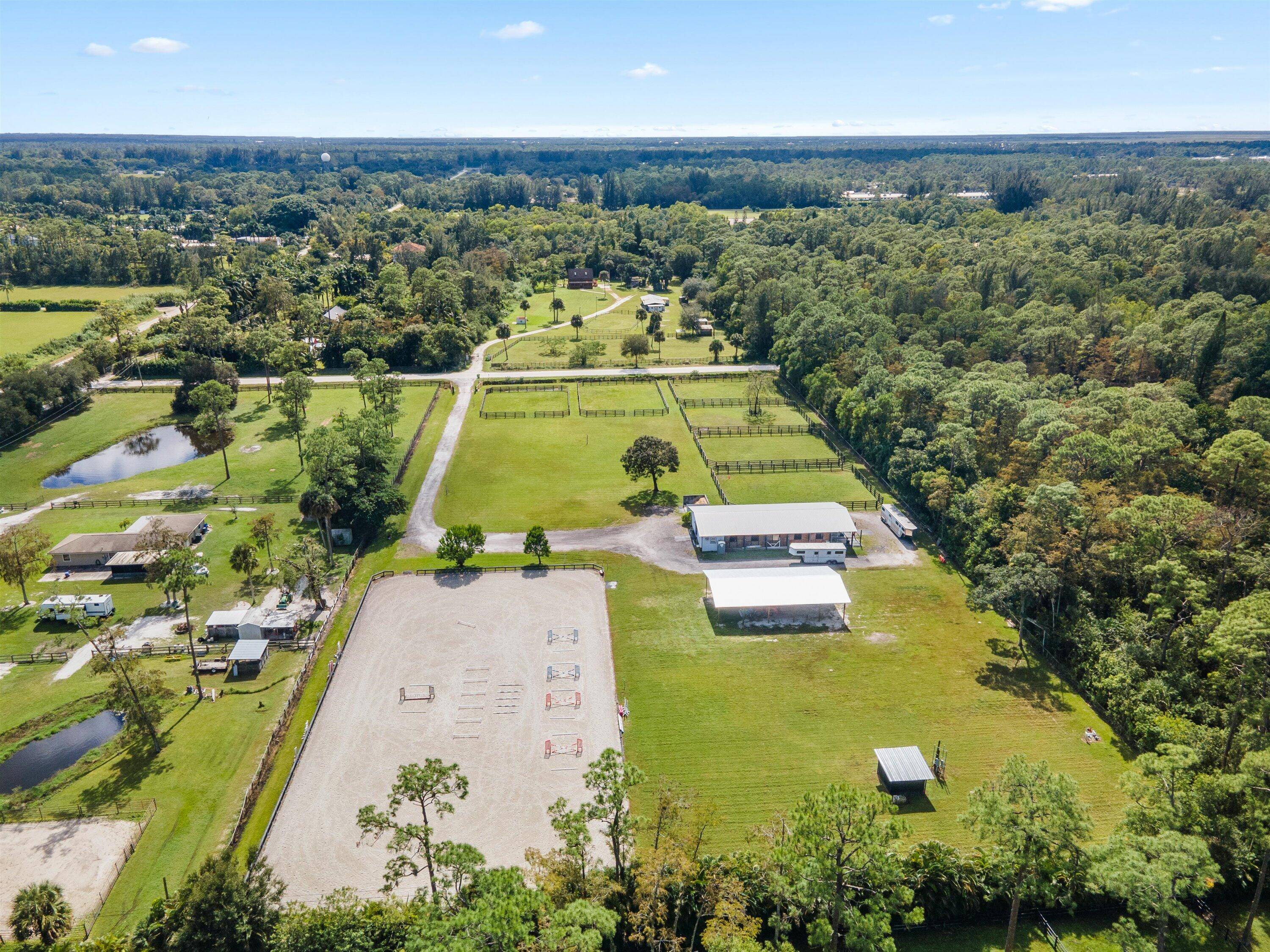 Great 10 Stall property ready for season.