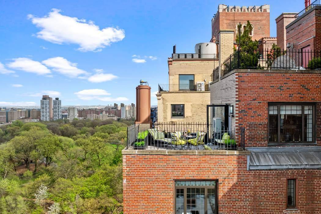 A sun drenched bird s nest perched high above Central Park with a truly unique panorama !