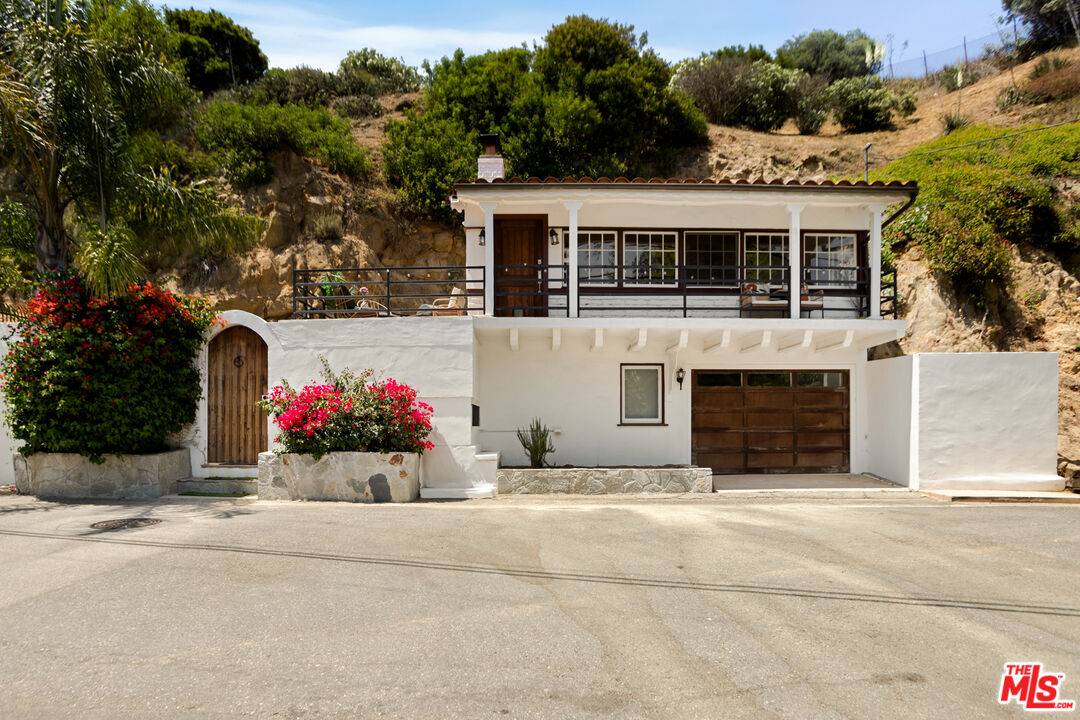 3305   Hillock Dr 1BR Hollywood Hills East La