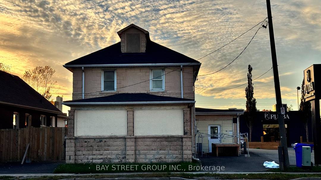 One bedroom unit is available !