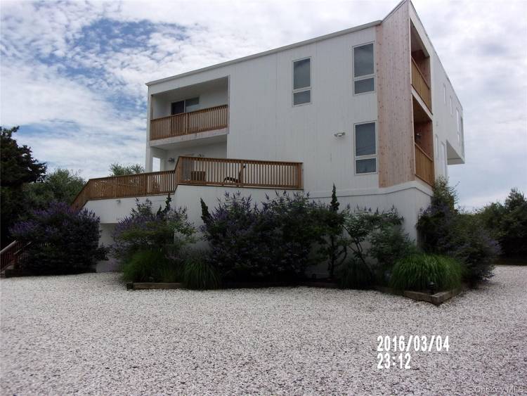 Ocean Front House in Excellent Condition.