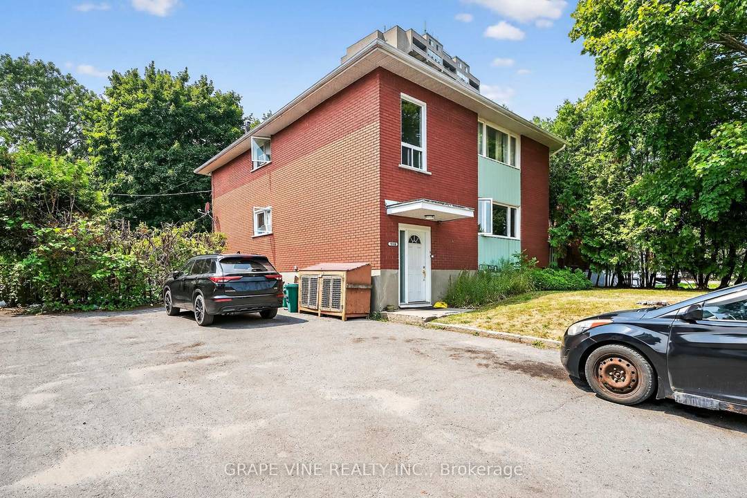 This turnkey investment opportunity presents an income generating duplex with a bonus unit, perfectly situated in the sought after Merivale Baseline corridor.