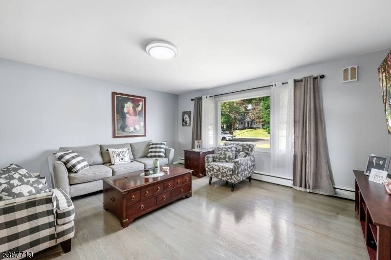 Beautifully Maintained 3 Bedroom, 2 Bath Home in Linden.