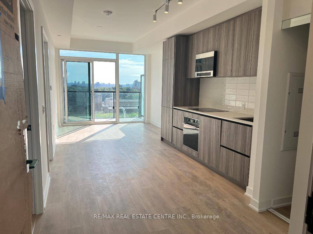 Welcome to LINE 5 condos by Reserve and Westdale Properties a brand new, architecturally stunning building perfectly situated in the heart of Midtown Toronto at Yonge amp ; Eglington.