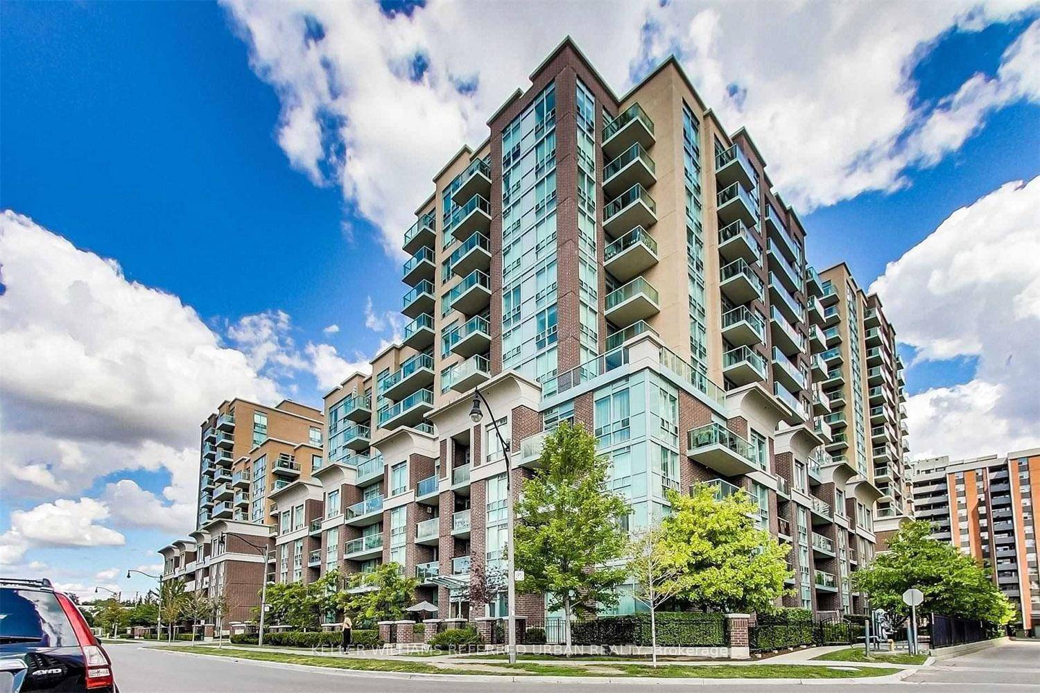 Discover your dream urban lifestyle in this stunning 2 bedroom corner penthouse at Port Royal Place !