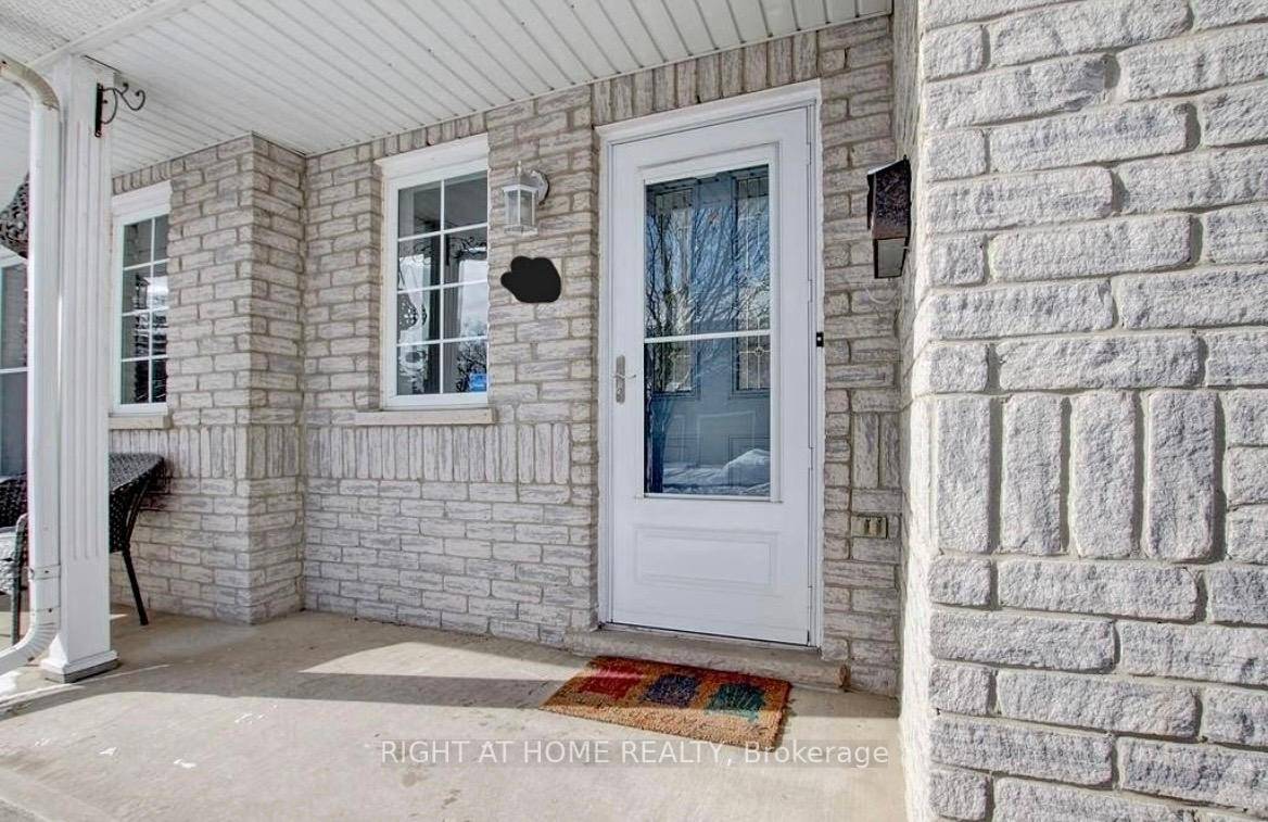 Lakeshore Ravine Lakefront TownhomeBright, spacious 3 Bed, 3 Bath townhome steps from the lake and trails.