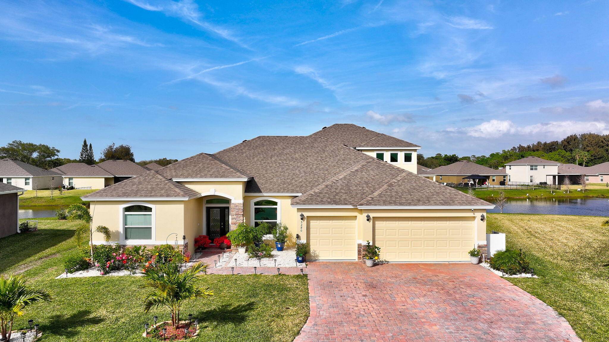 WELCOME TO GRANDE HAMMOCK COMMUNITY WHERE IS THE HEART OF VERO BEACH WHERE TO ENJOY UNCROWDED WITH WINDSWEPT BEACHES.