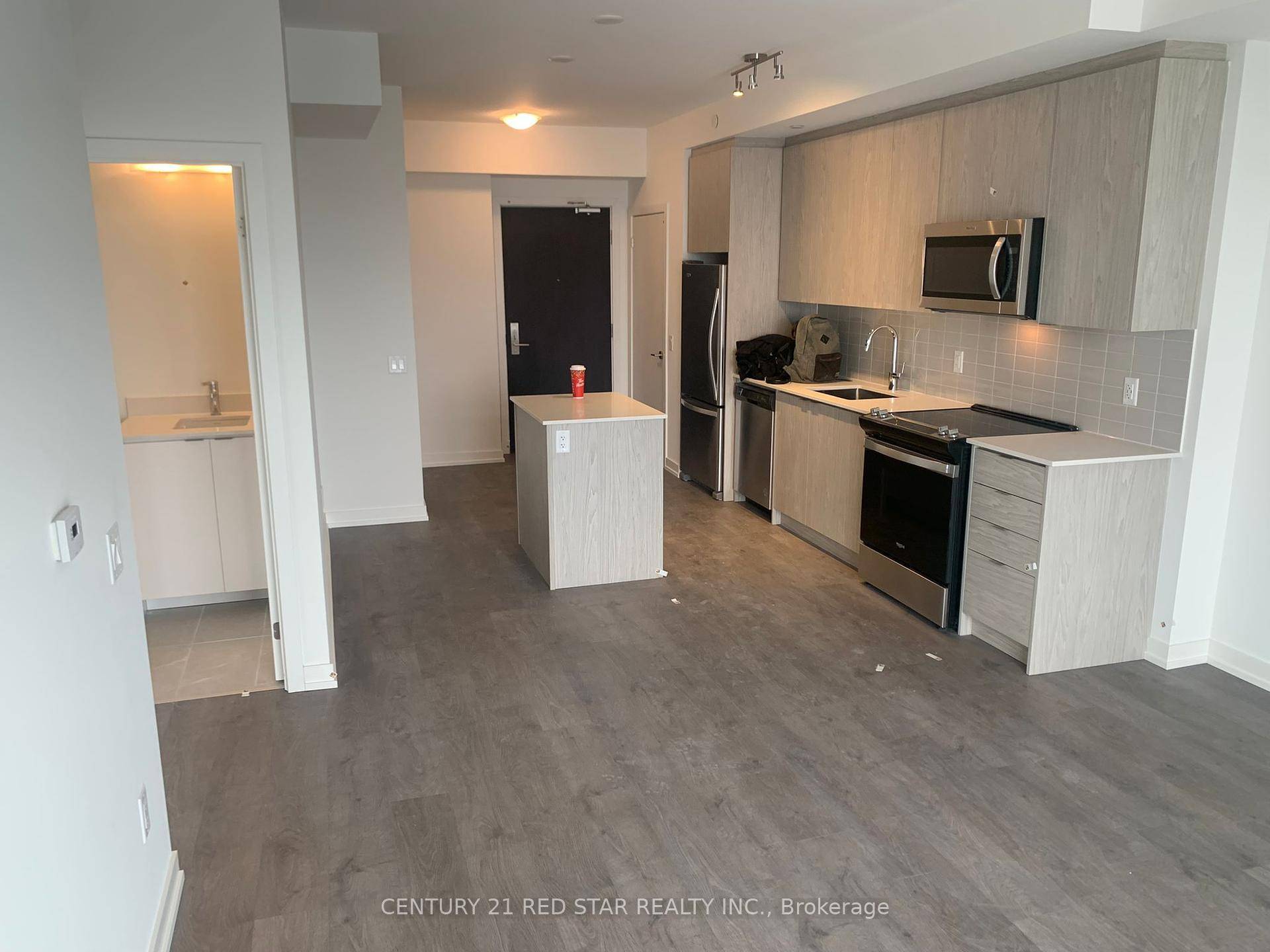 Immaculate 1 Bedroom 1 Bathroom Condo Perfectly Located In Kitchener's Downtown Core, You Are Steps Away From Lrt, City Hall, Google And Kw's Tech Hub, From Shopping, Restaurants And Victoria ...