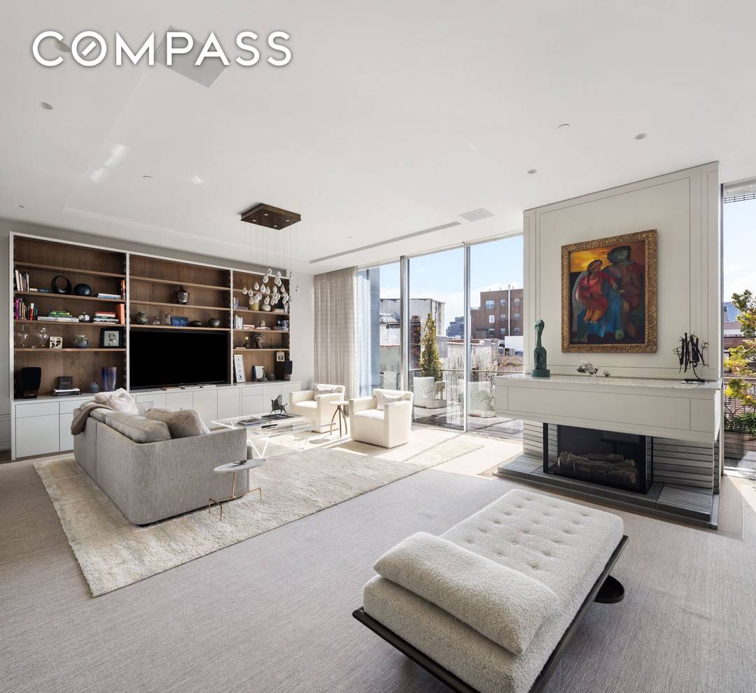 Boutique building with full time doorman Welcome to the epitome of luxury living at 41 Bond Street.