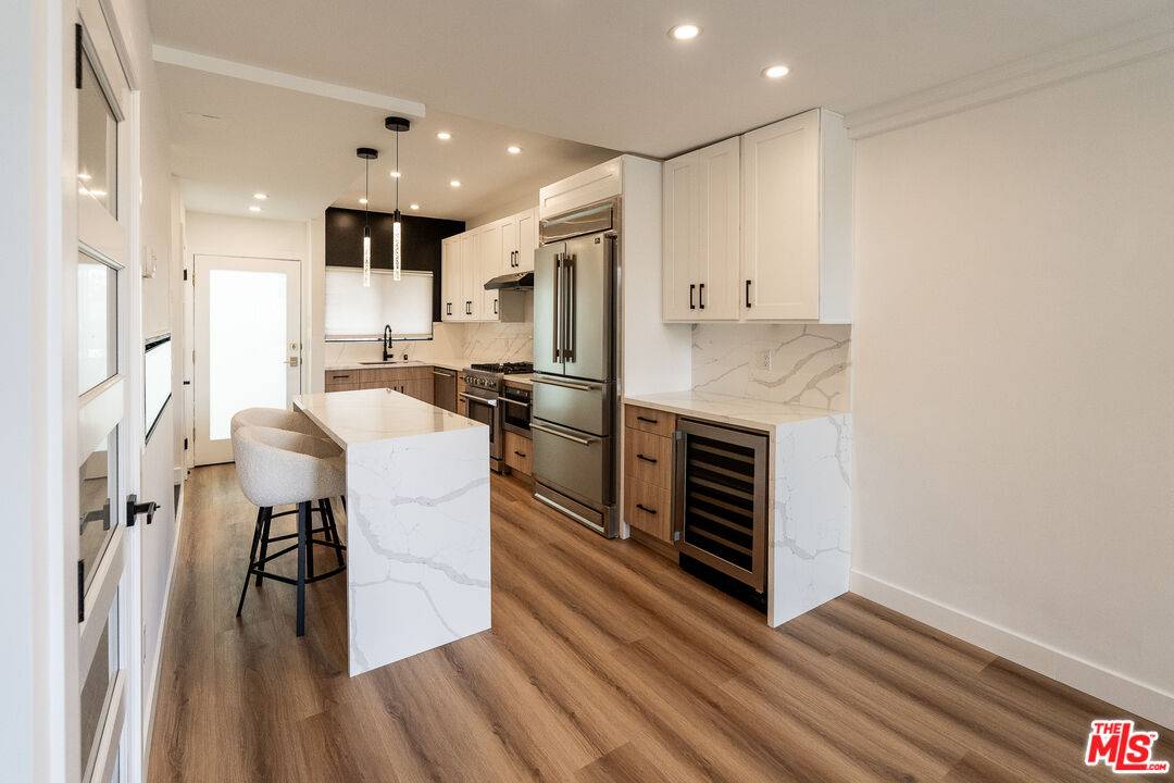 2500   Abbot Kinney Blvd 2BR Marina Del Rey La