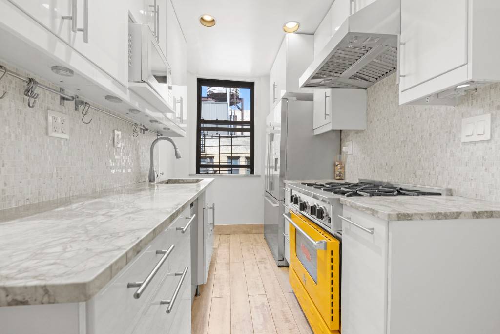 Just one block from Central Park and conveniently located next door to Trader Joes, with a 5 minute walk to the express stop at 96th street for 1 2 3, ...