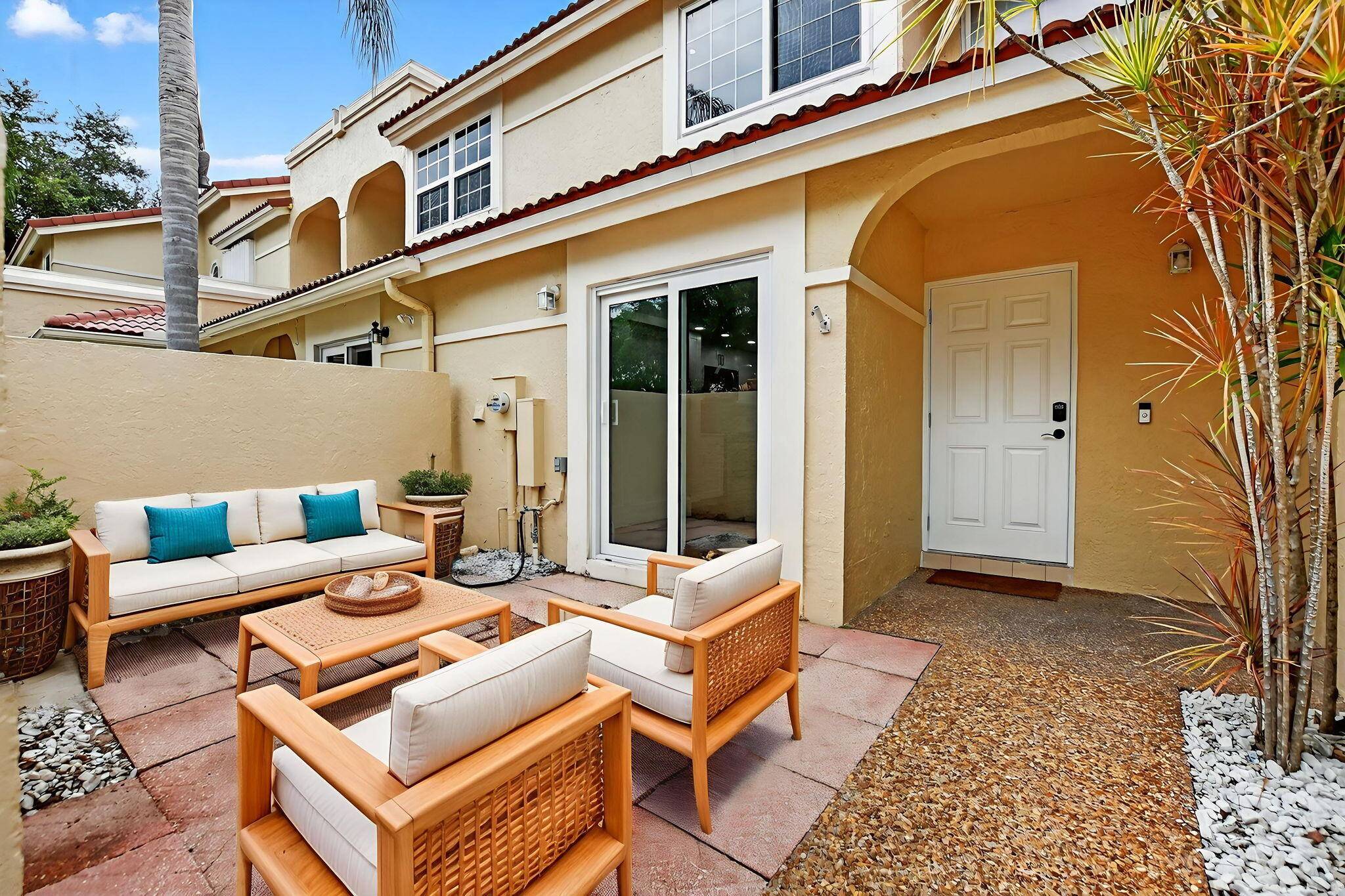 THIS BEAUTIFUL TOWNHOUSE, IS TOTALLY REVOVATED AND MOVE IN READY !