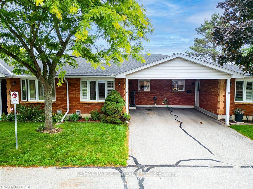 Carefree Bungalow Style Condo in Prime Brantford Location !