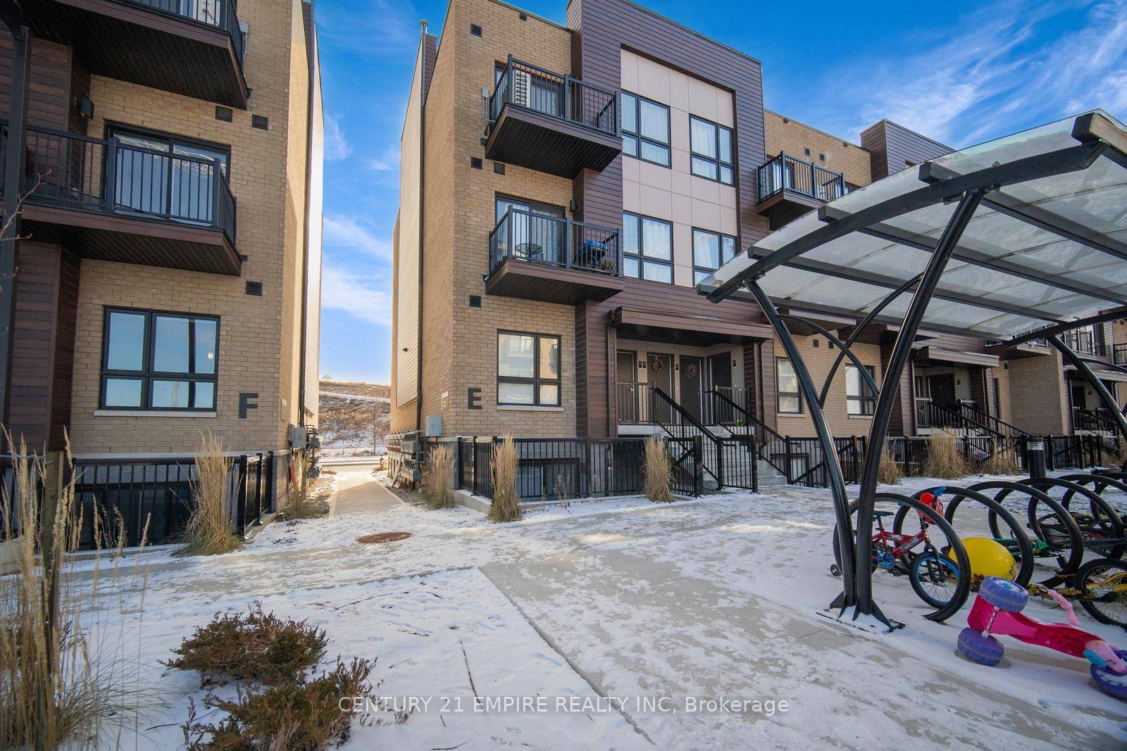 Welcome to this beautifully maintained 2 bedroom, 2 storey condo at 20 Palace Street, Unit E3, located in a highly sought after Kitchener neighborhood.