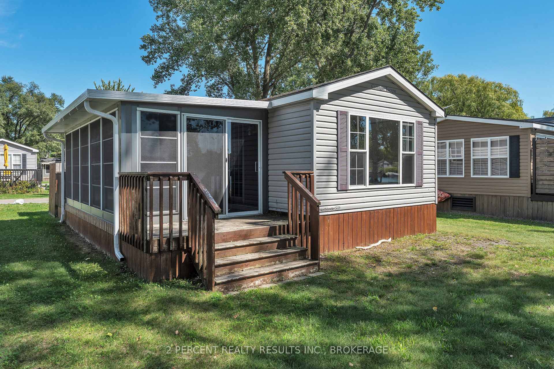 Waterfront alert ! Don't miss this beautiful, turnkey, waterfront cottage for under 100k !
