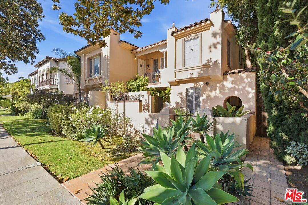 1232   Smithwood Dr 4BR Beverlywood La