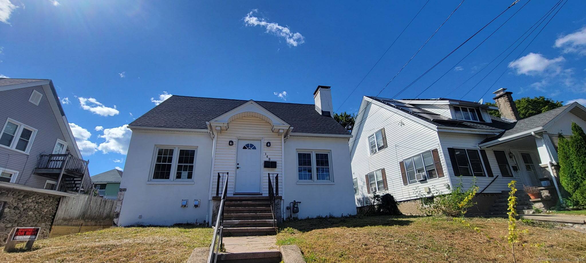 Beautifully Renovated Cape Cod in Waterbury, CT !