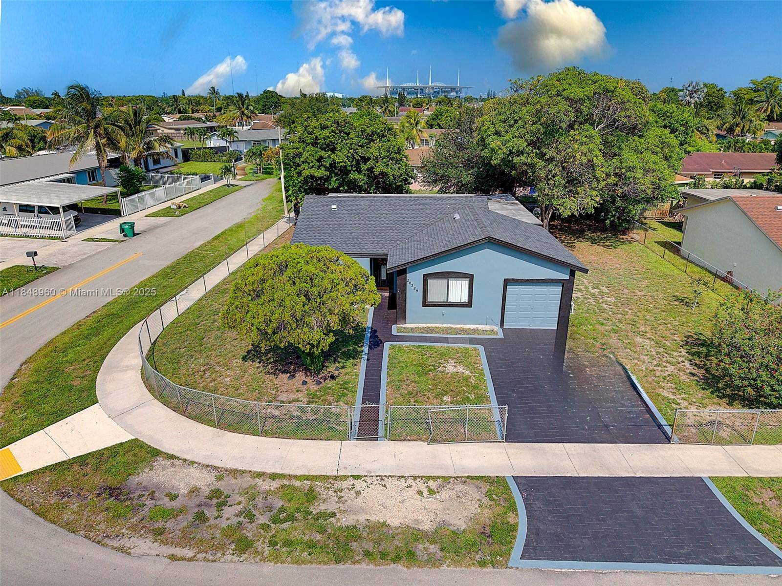 SELLERS MOTIVATED ! ! ! Prime Location in Miami Gardens Ideal for a big Families or Airbnb !