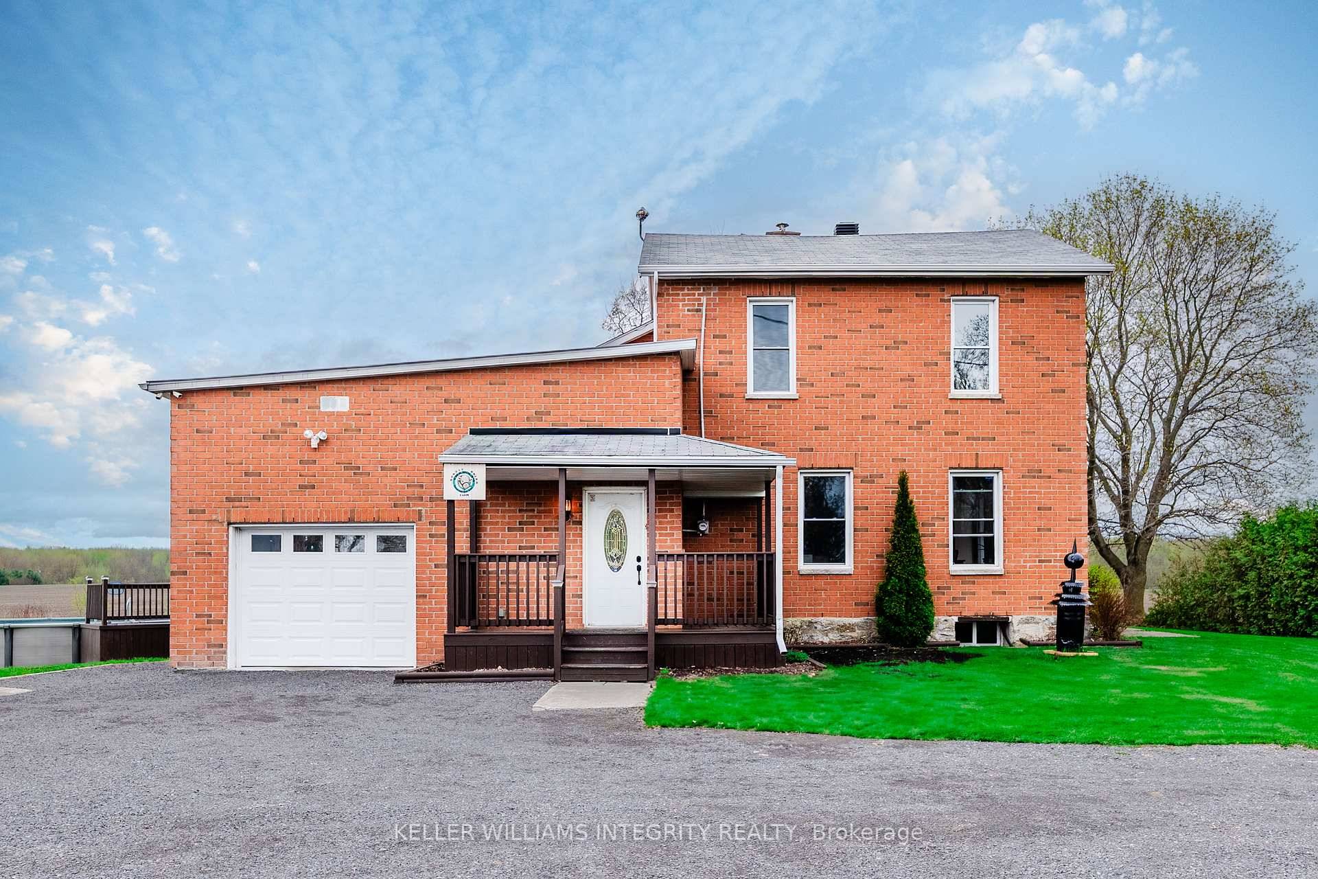 Welcome to a unique property that has it all, truly a hobbyists dream come true !