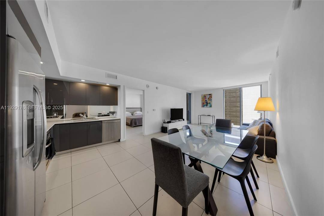 SPACIOUS 2 BED DEN, 2 BATH IN BRICKELL Experience the best of Miami living in this modern, fully furnished condo located in the heart of Brickell directly across from Brickell ...