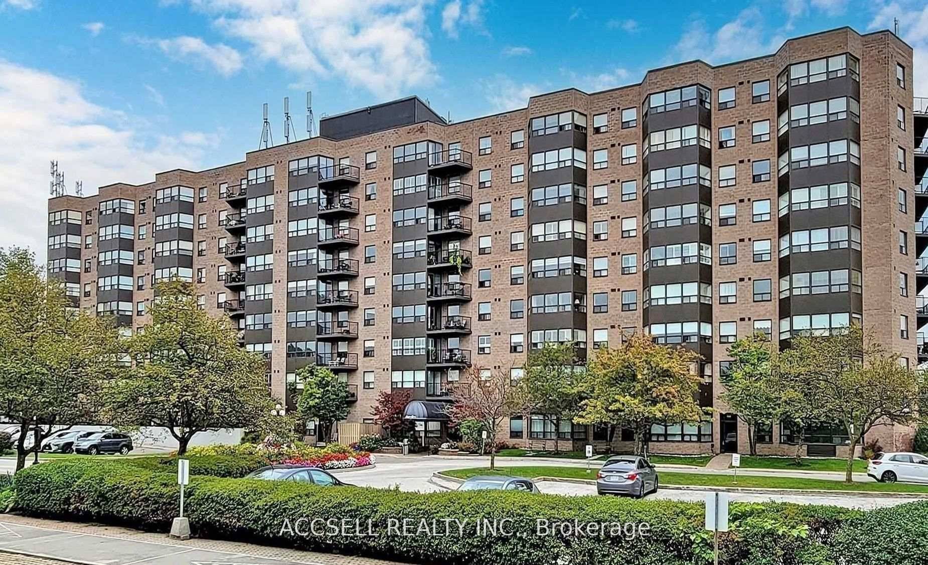 Discover This Spacious 1 Bedroom, 1 Bathroom Unit In Hamptons Green !