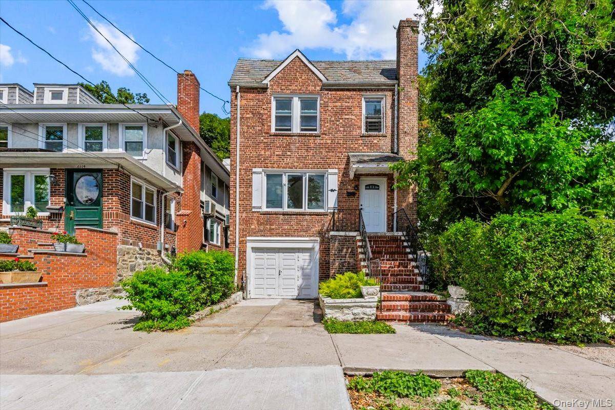 Back on the Market ! Bring your best offers and imagination.