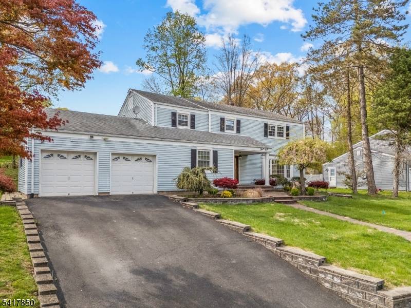 INTRODUCING YOUR DREAM HOME !