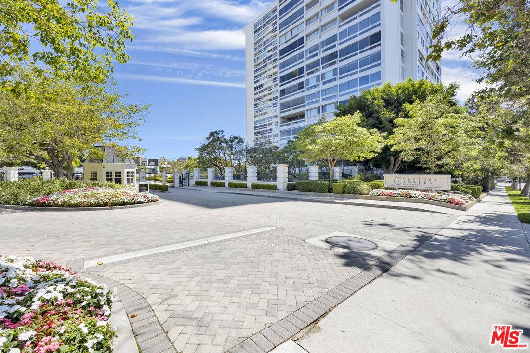 2220   Avenue Of The Stars 2BR Beverlywood La