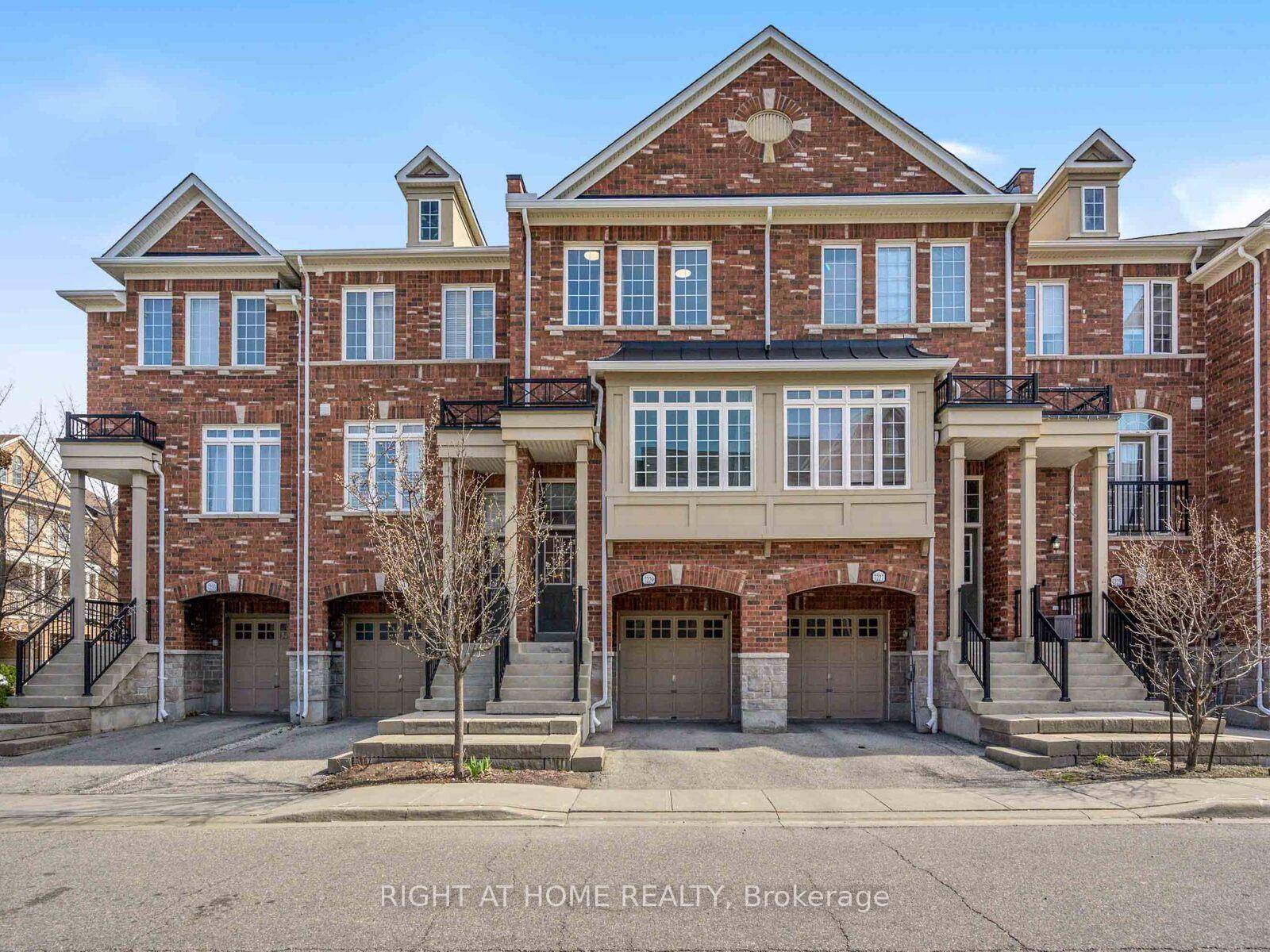 Gorgeous, bright and spacious 3 storey townhouse in a family friendly neighborhood in Lisgar.