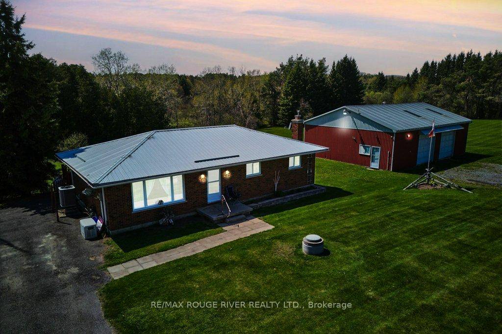 Country Living with Room to Breathe in Charming Dundonald !