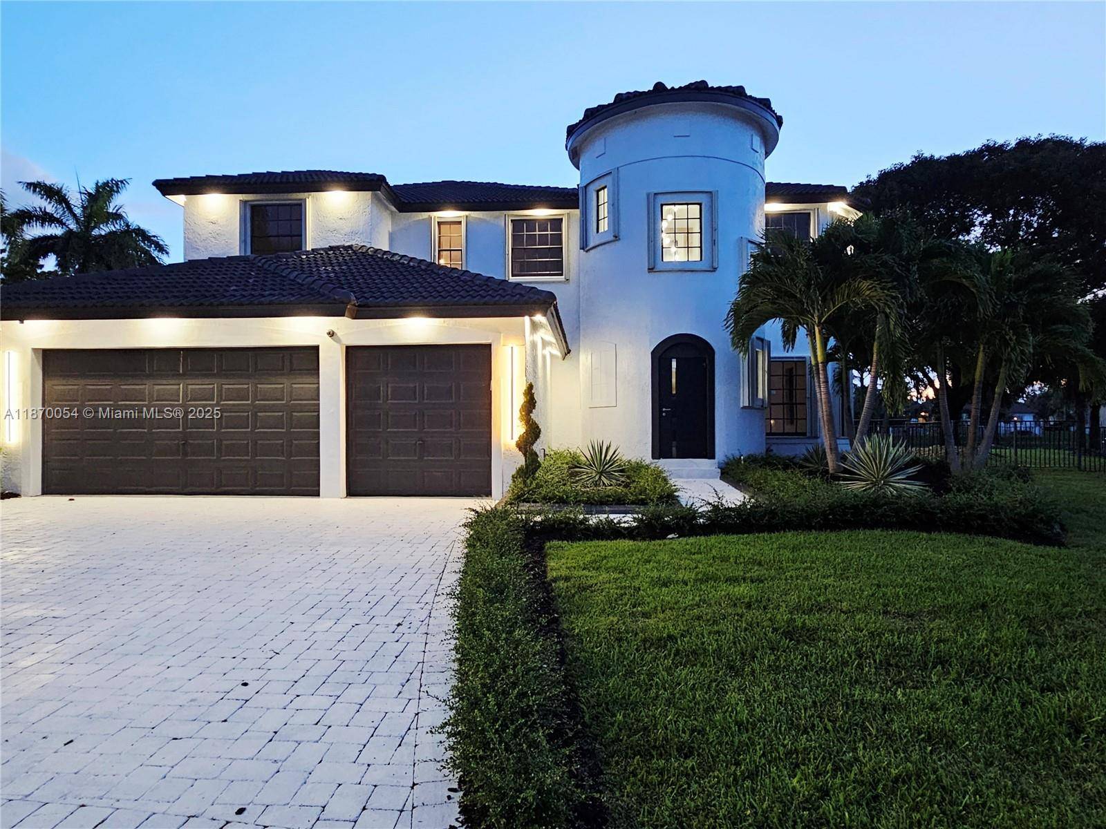 WELCOME TO PARADISE ! THIS MAGNIFICENT 5 BEDROOM, 4.
