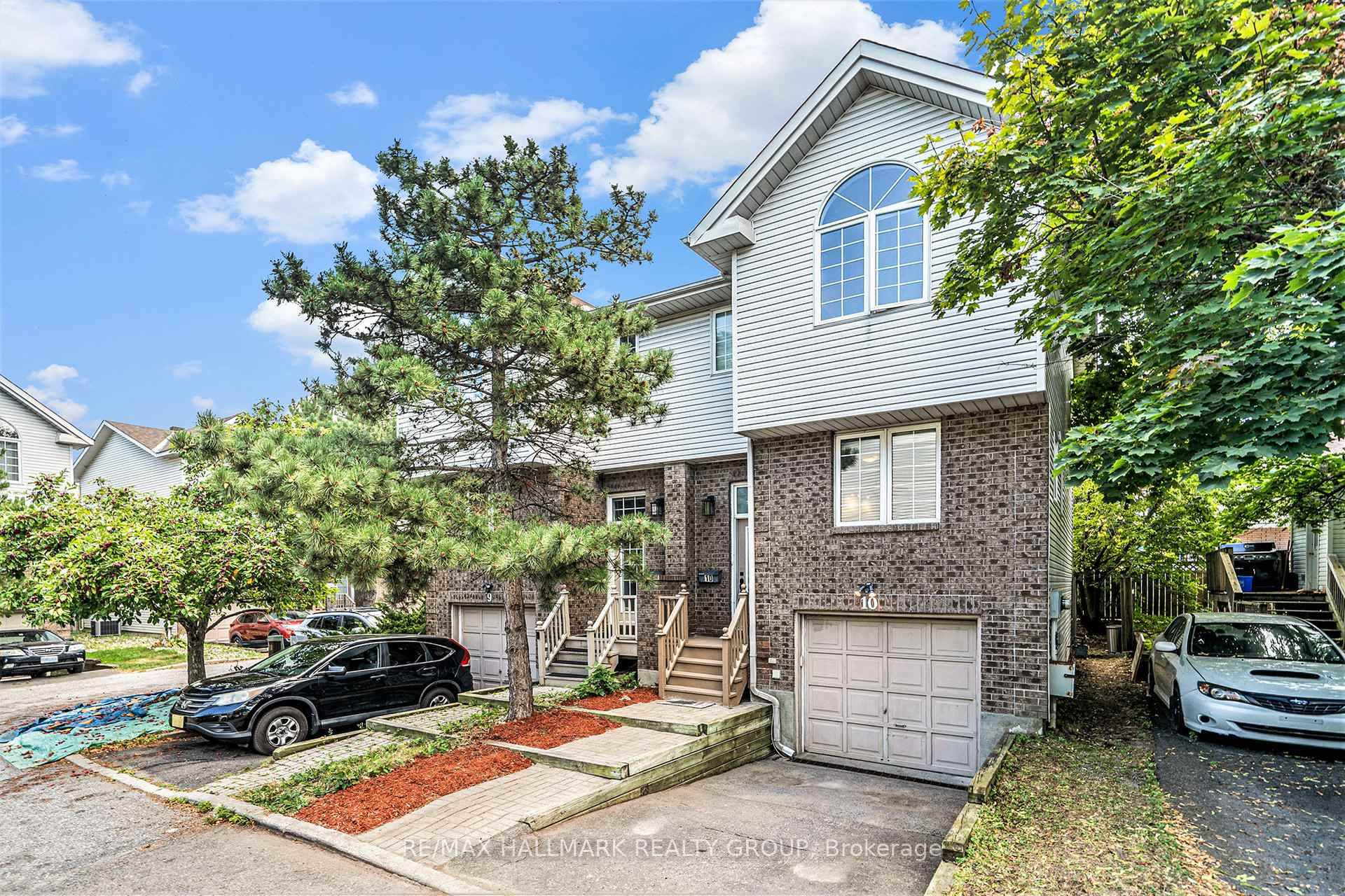 Welcome to this bright and spacious 3 bedroom, 1.