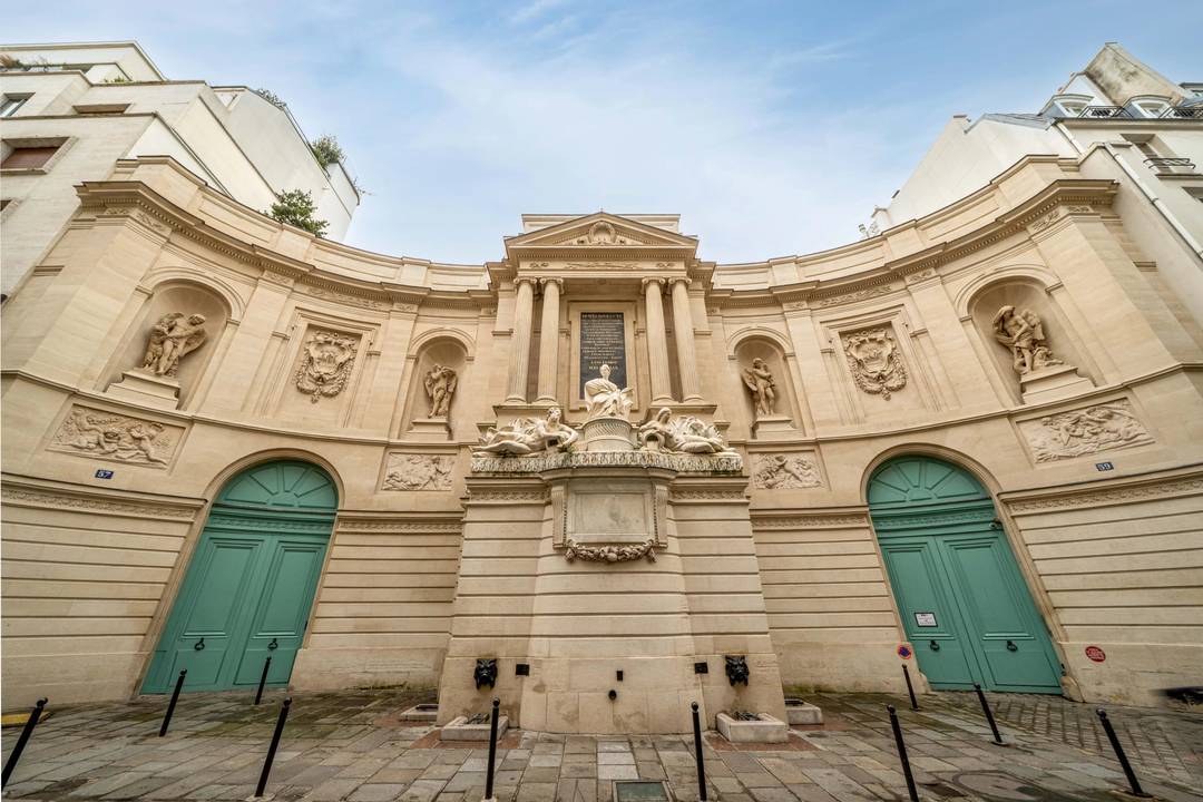 Quartier Saint-Thomas d'Aquin - Parisian elegance, exceptional volumes and a prime location