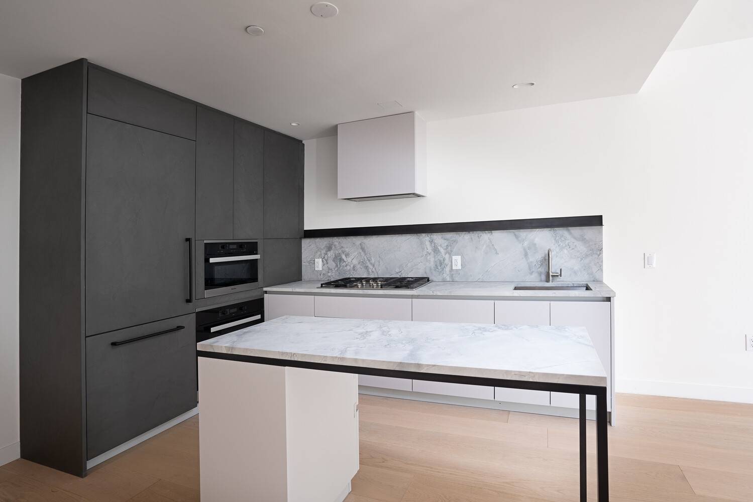 Expertly designed to capture sensational views and an abundance of natural light, this beautiful south facing apartment offers the life of luxury you deserve.