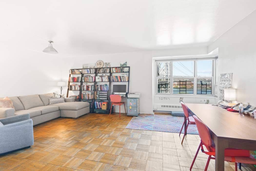 BREATHTAKING VIEWS UNOBSTRUCED RIVER, WILLIAMSBURG BRIDGE, AND DOWNTOWN VIEWS.