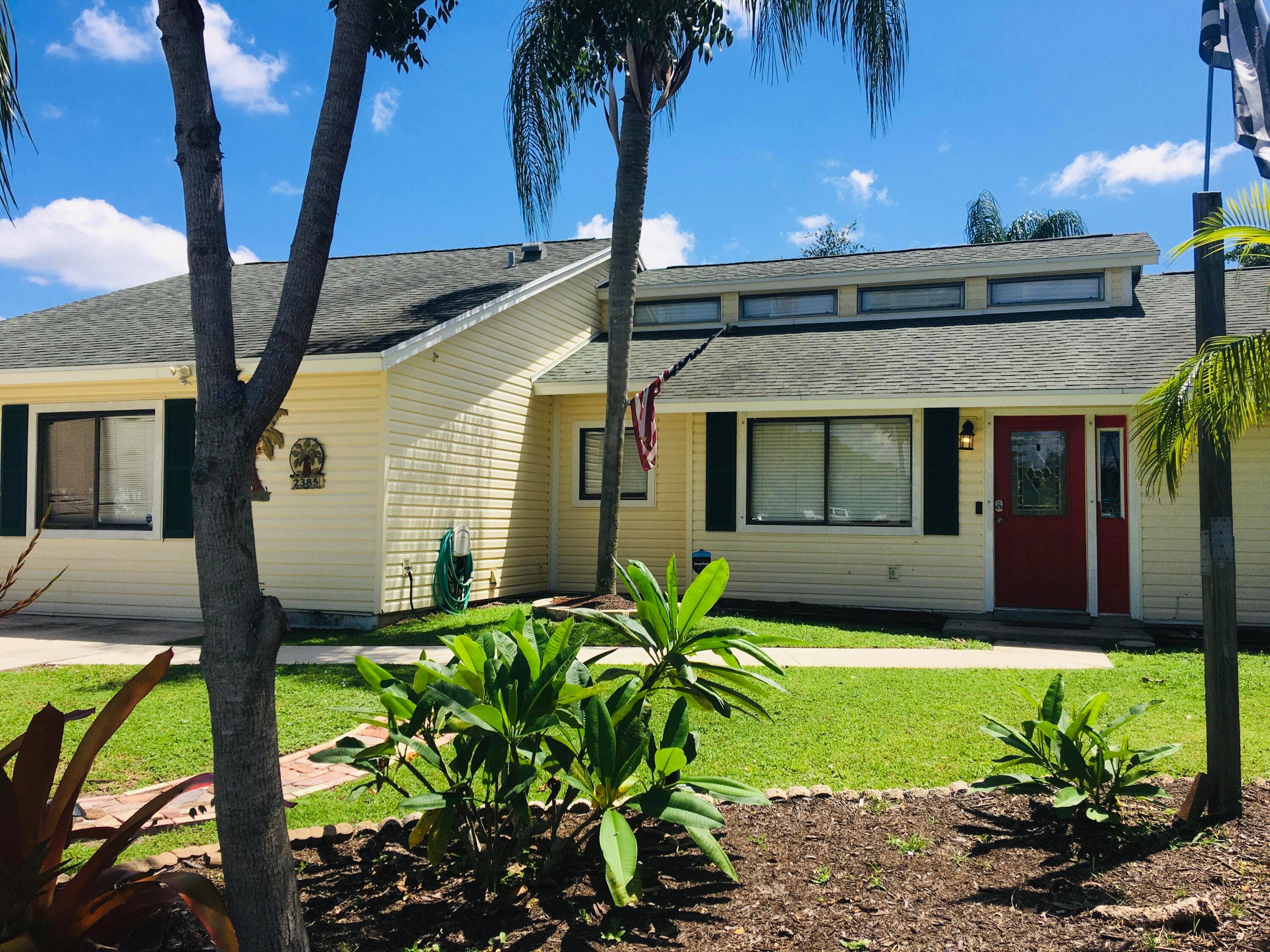 KEYWEST STYLE 3 2 DEN POSSIBLE 4TH BEDROOM AS GARAGE WAS CONVERTED TO A RM.
