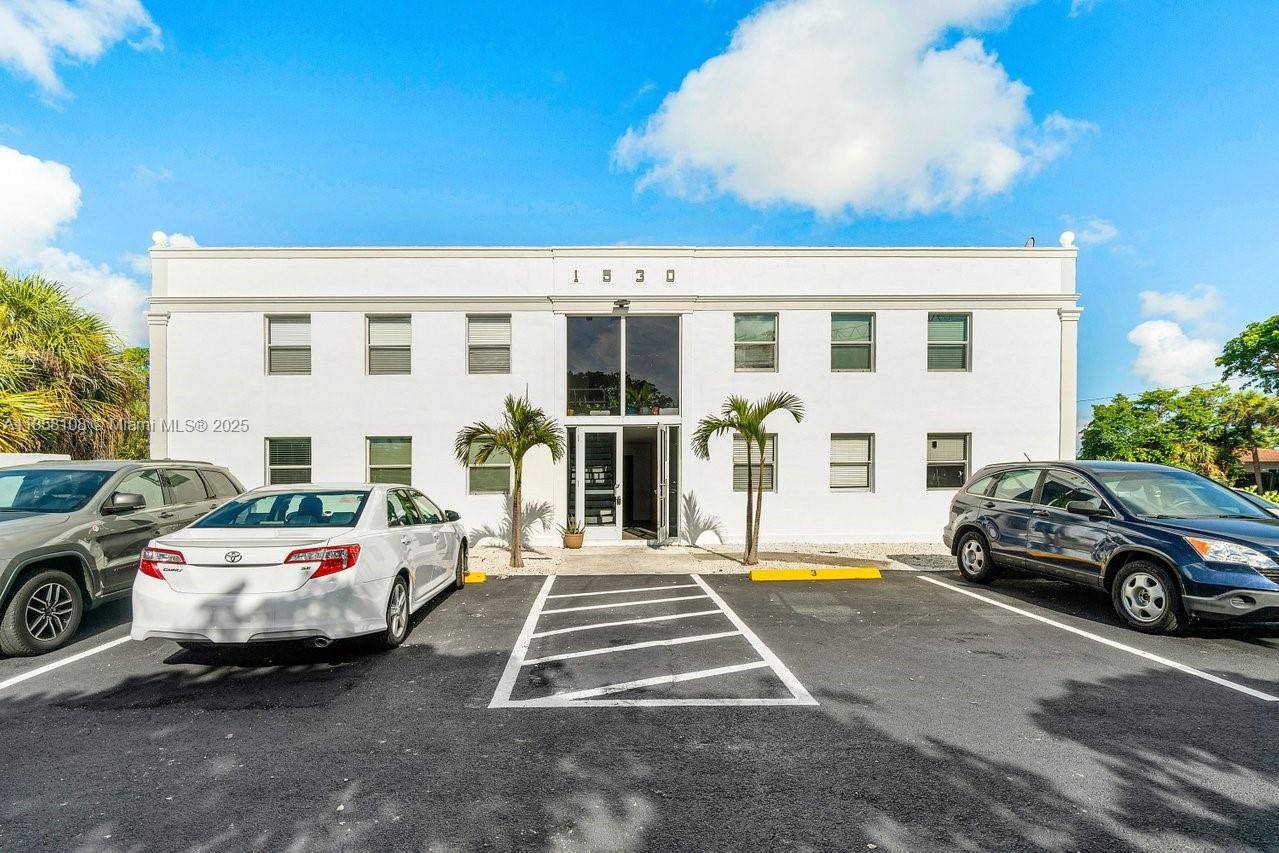 Exceptional opportunity to acquire a 10, 000 SF, 8 unit multifamily property in the highly desirable Lake Park area, just minutes from vibrant Downtown West Palm Beach and the Intracoastal.