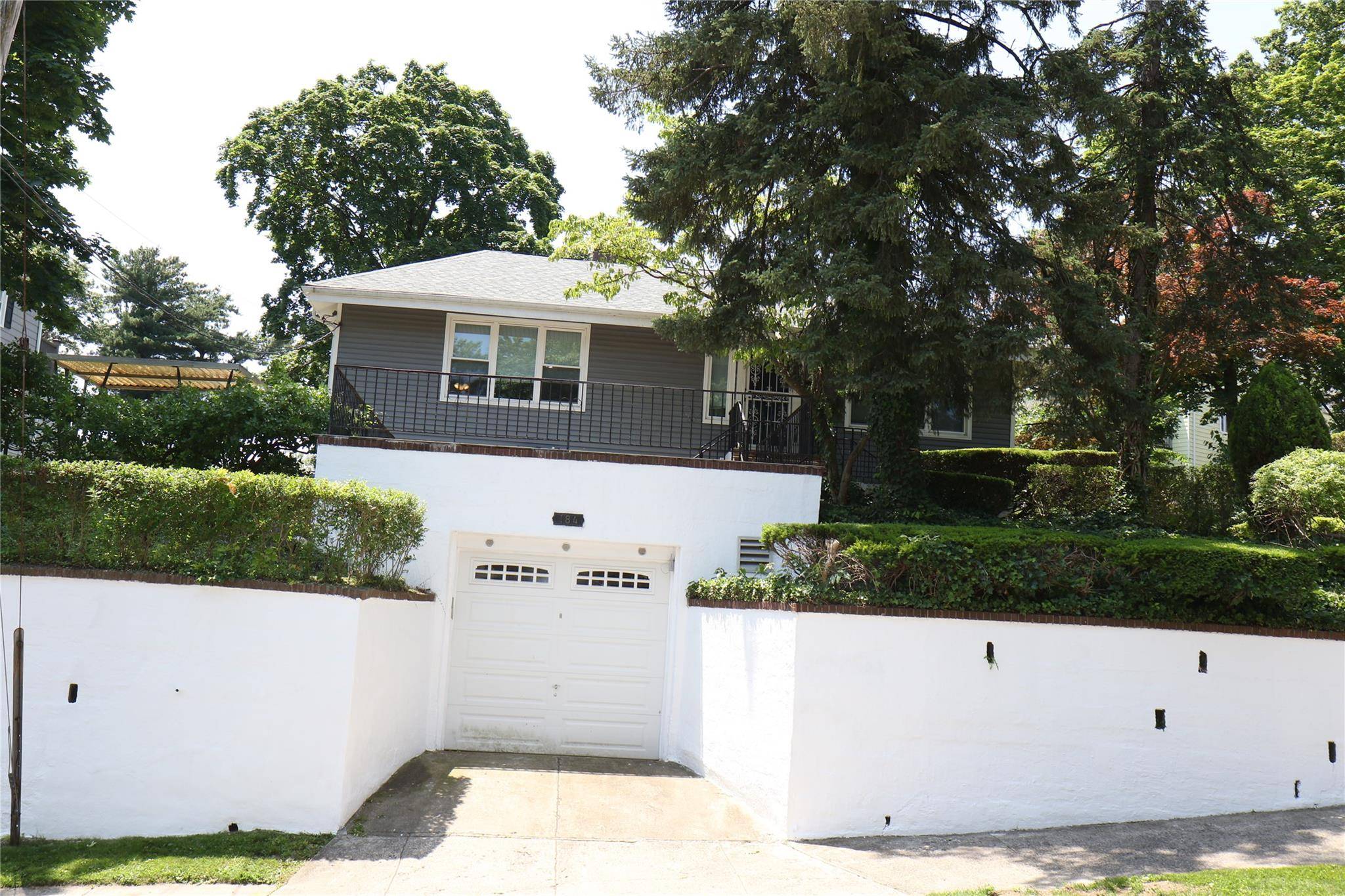 Charming Home for Sale in Yonkers Your Dream Awaits !
